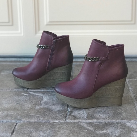 NIB Red Wine Chain Platform Wedge Ankle Boots - Picture 5 of 7